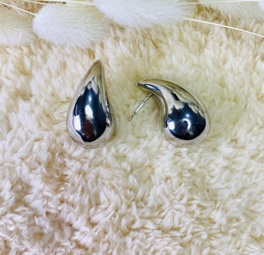 Damla Model Silver Renk Çelik Küpe