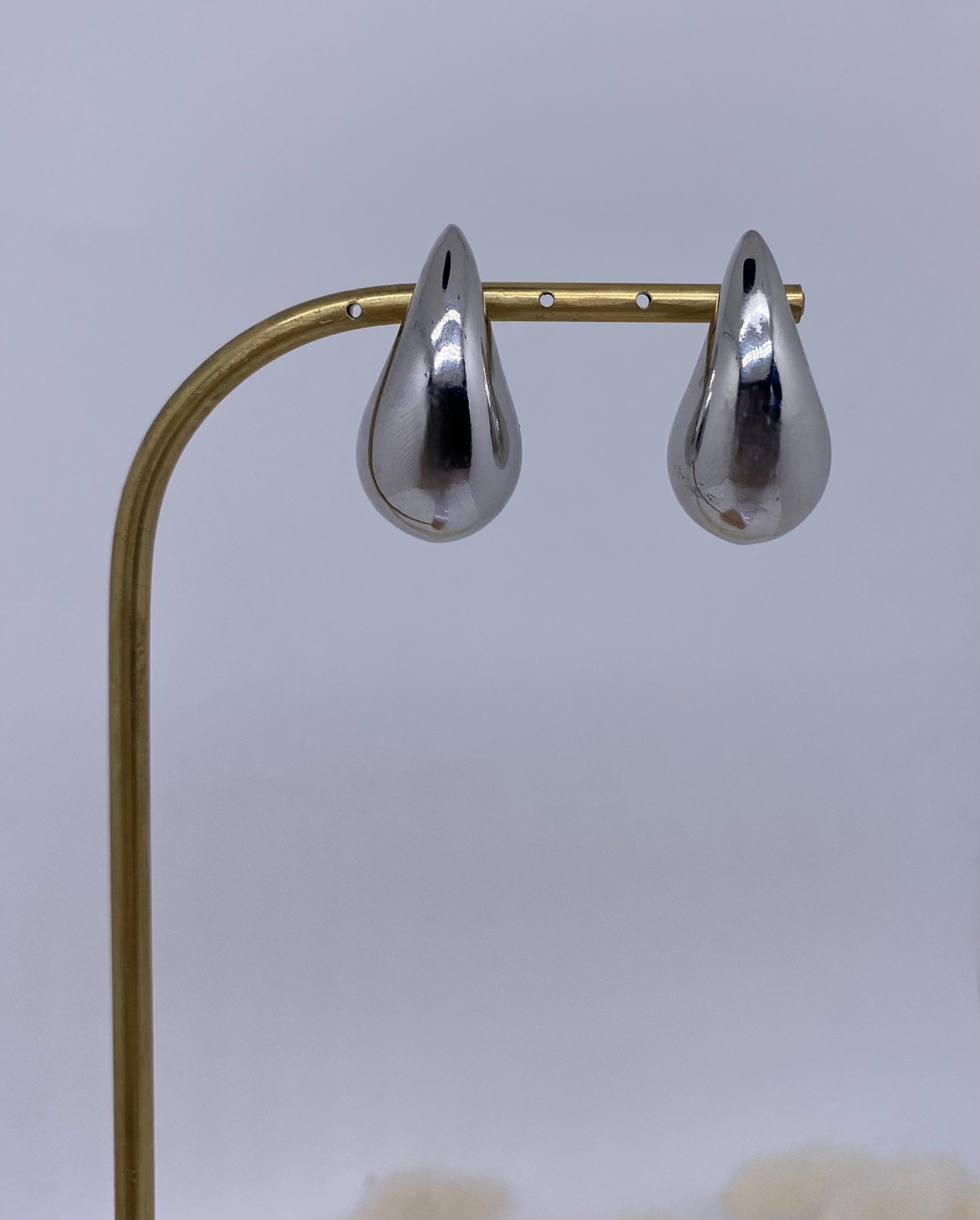 Damla Model Silver Renk Çelik Küpe