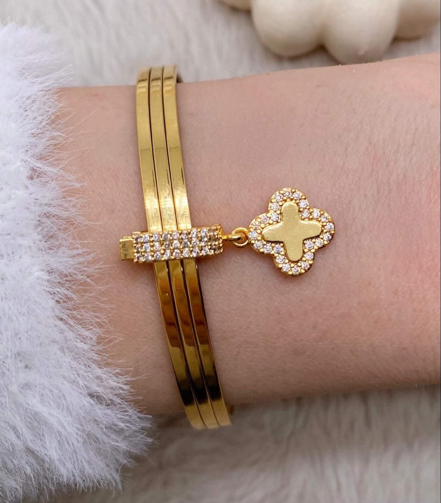 Yonca Şekilli Çelik Gold Renk Ajda Charm