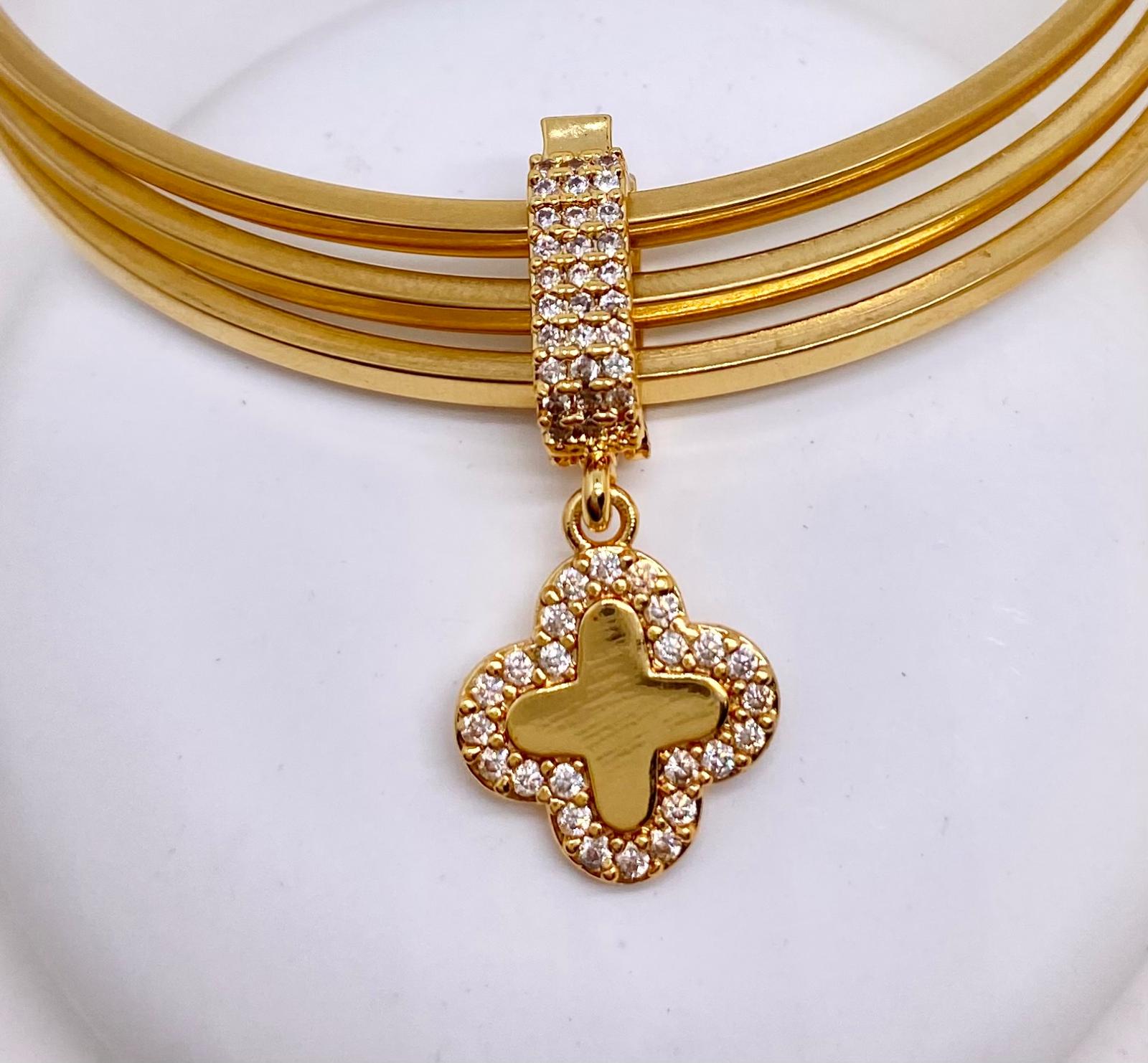 Yonca Şekilli Çelik Gold Renk Ajda Charm