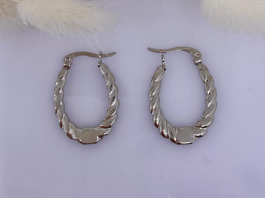 Ezme Burgu Model Silver Renk Çelik Küpe